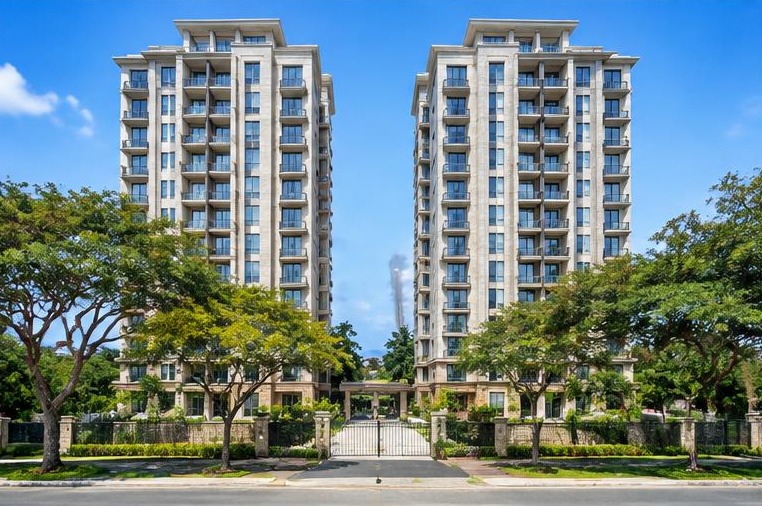 High-cost apartment building: Twin tower residences
